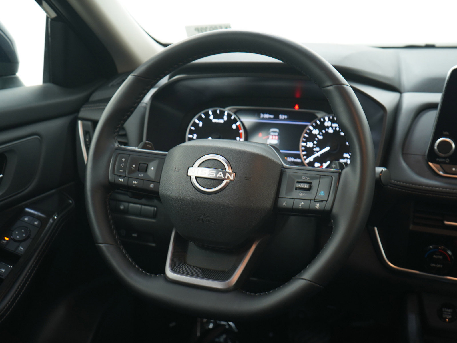 Used 2025 Nissan Rogue SV image 15