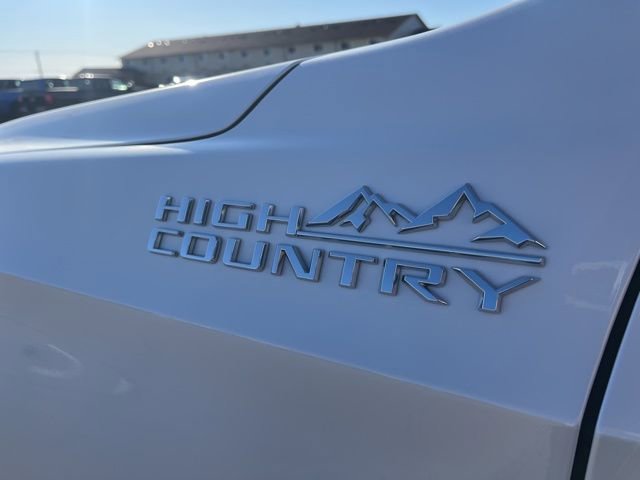 Used 2022 Chevrolet Suburban High Country image 64