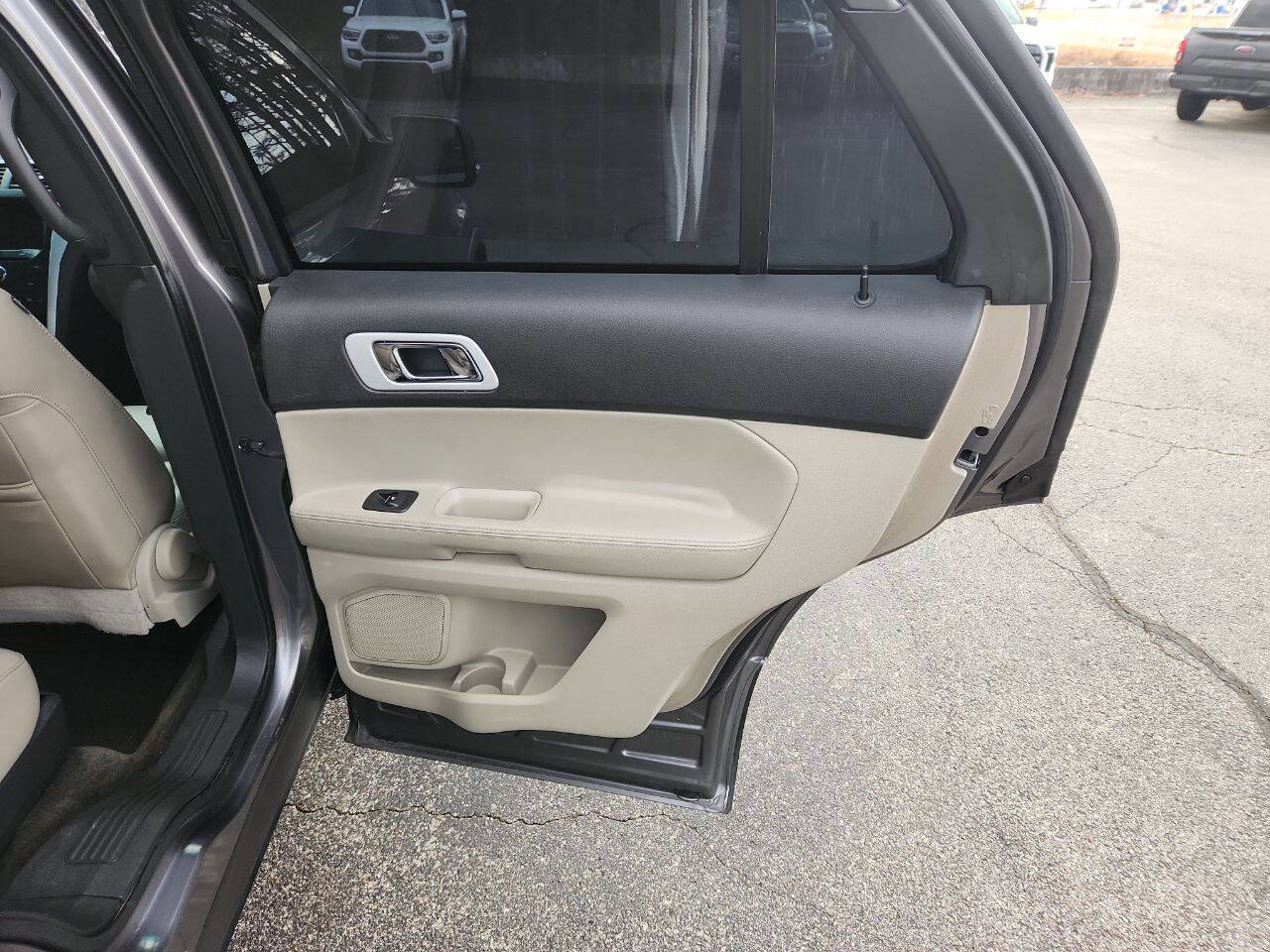 Used 2014 Ford Explorer XLT w/ Equipment Group 202A image 21