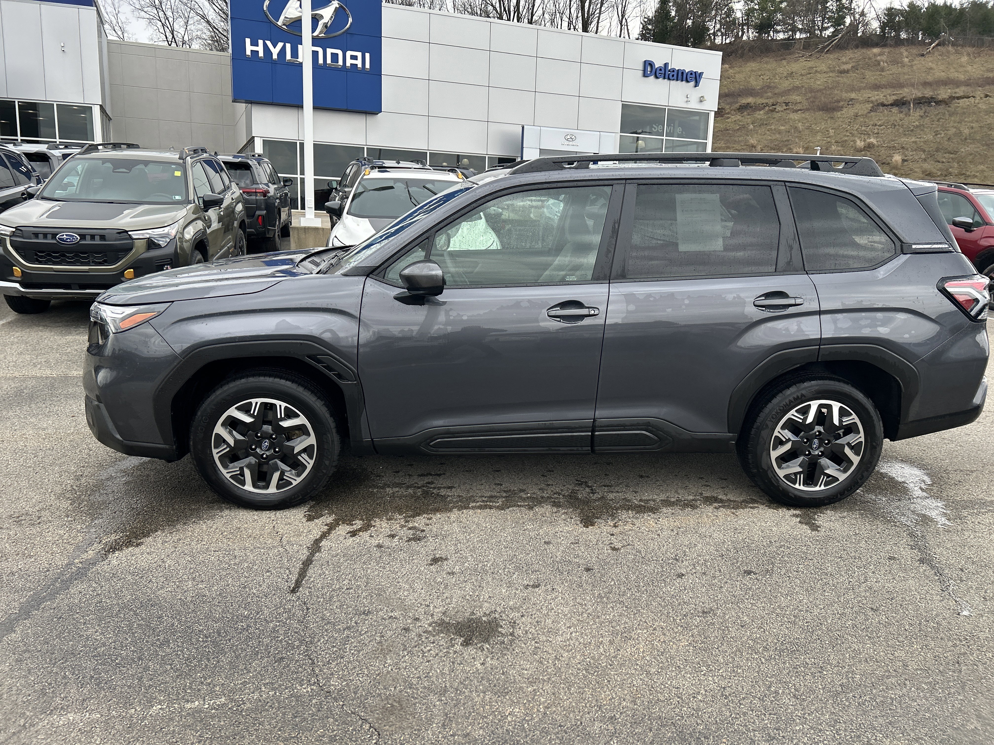 Used 2025 Subaru Forester Premium w/ Convenience Package #1 image 17