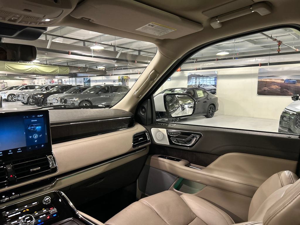 Certified 2022 Lincoln Navigator L Reserve AWD/4WD image 26