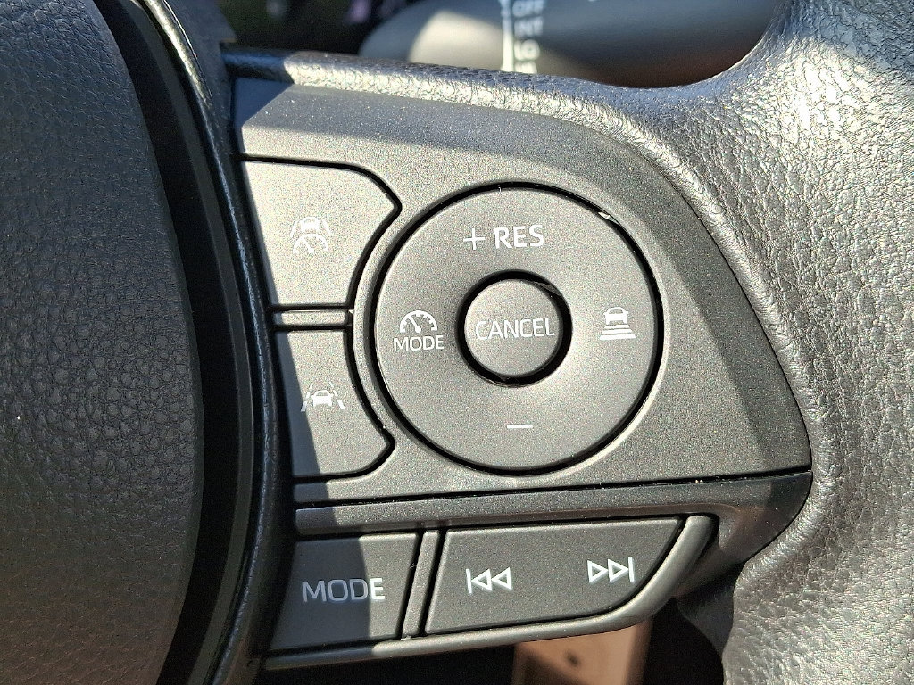 Used 2027 Toyota Corolla LE FWD image 22