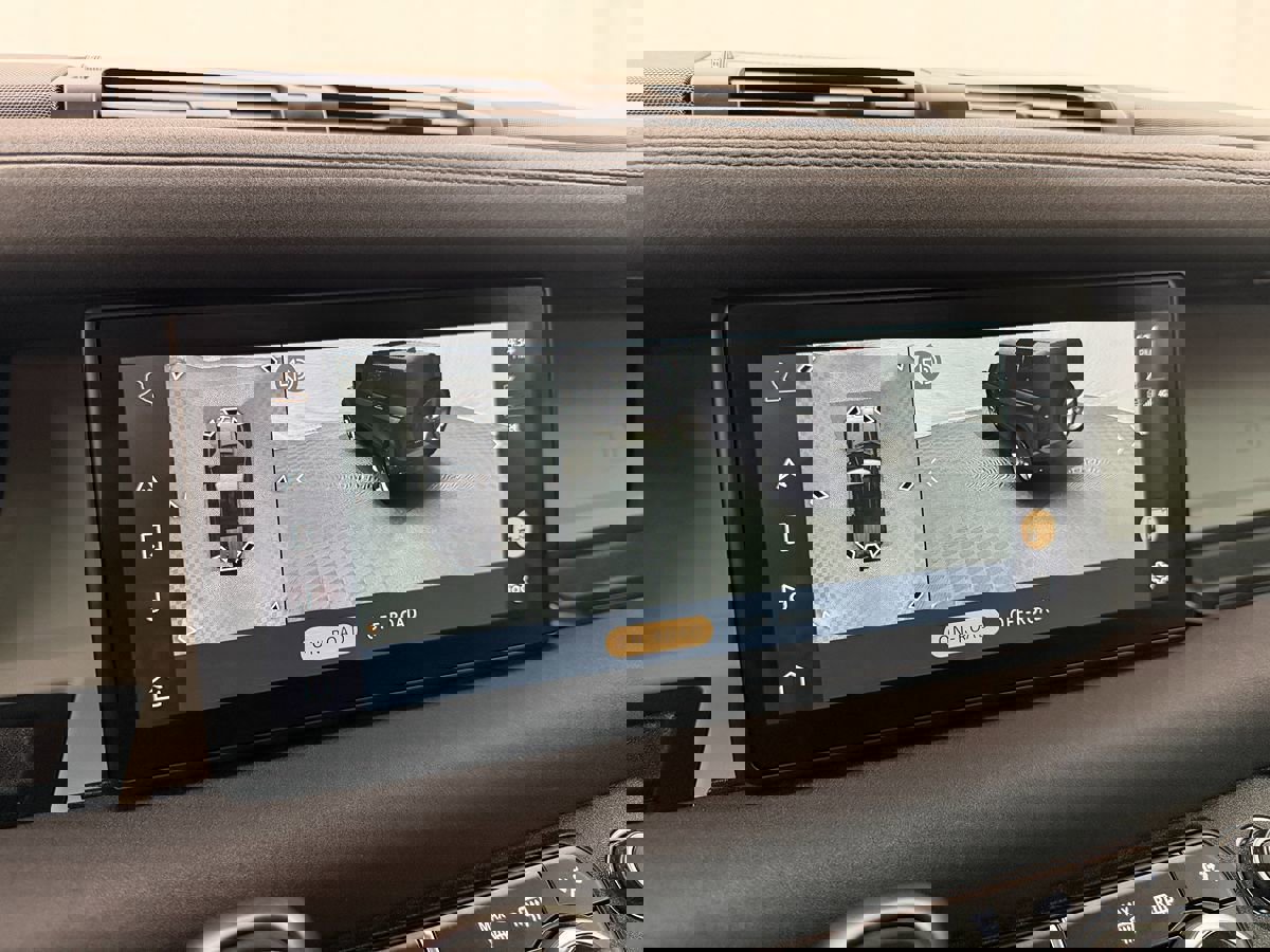 Used 2020 Land Rover Defender 110 First Edition image 25