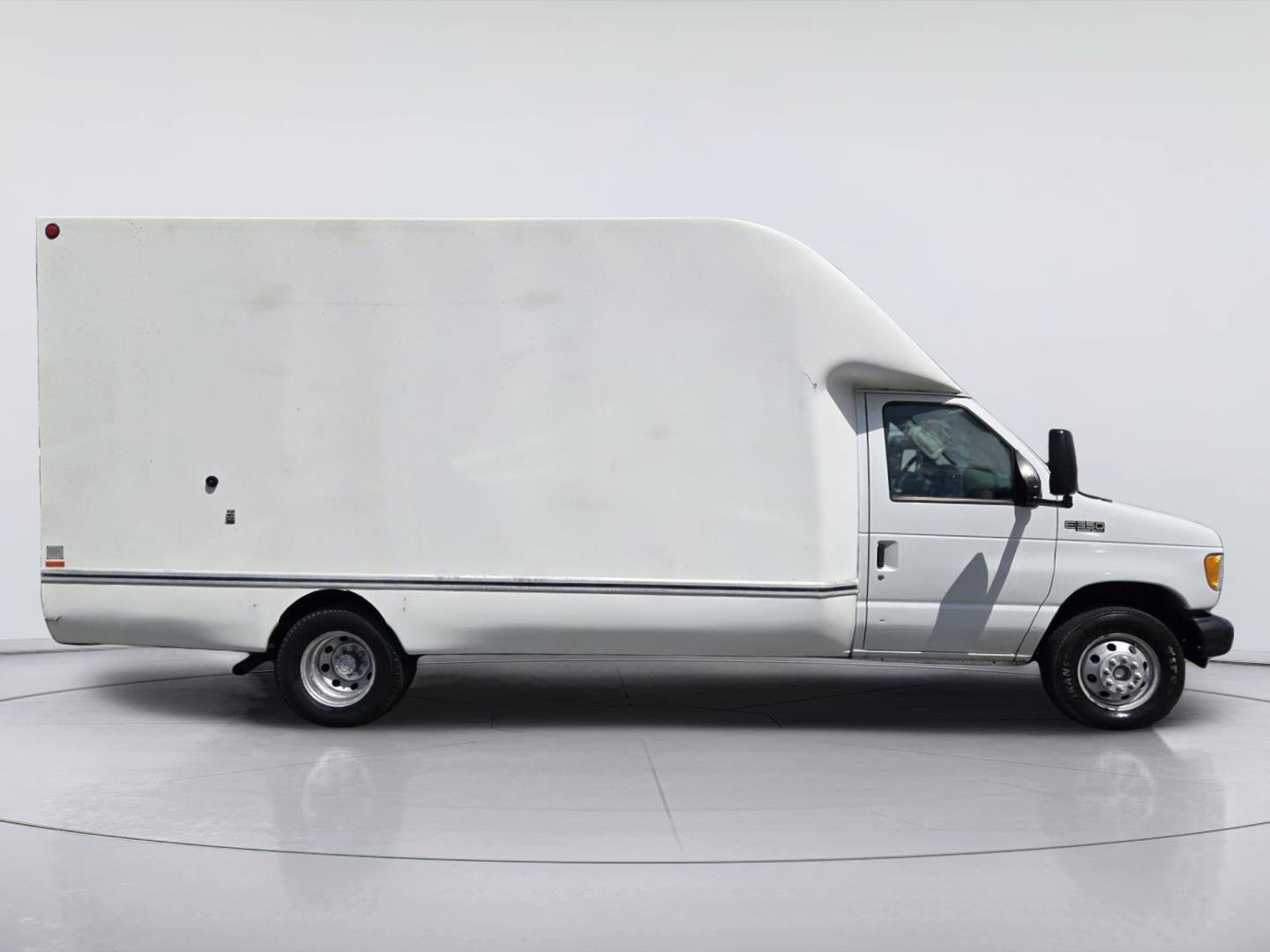 Used 2003 Ford E-350 and Econoline 350 Super Duty RWD image 4