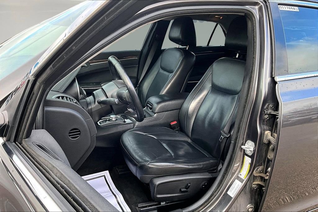 Used 2016 Chrysler 300 Limited w/ Driver Convenience Group image 18