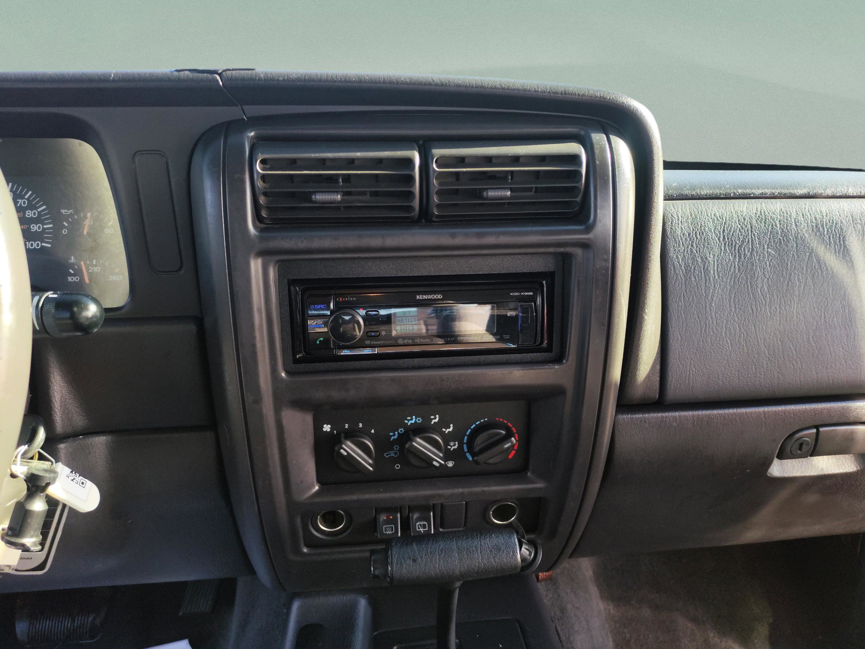 Used 2001 Jeep Cherokee Sport image 26