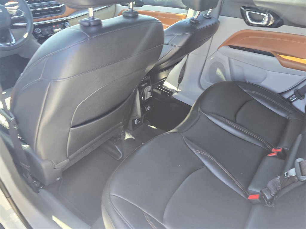 Used 2024 Jeep Compass Limited image 12