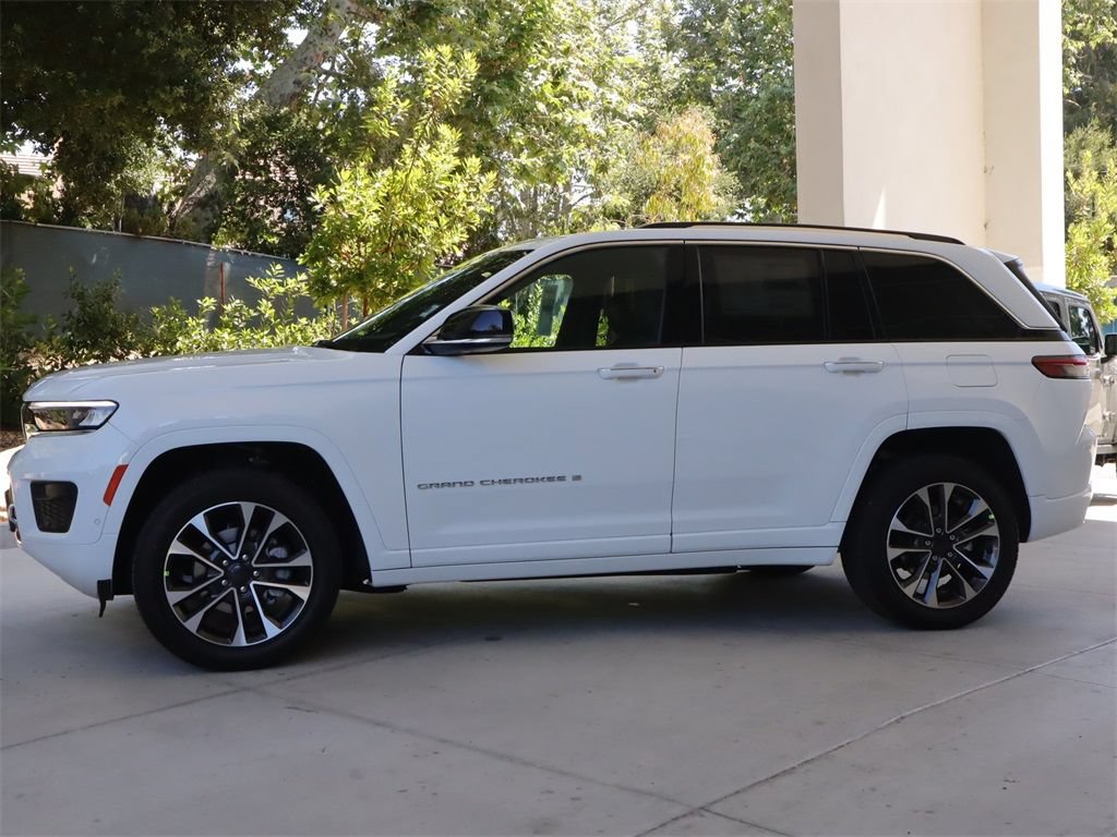 Used 2023 Jeep Grand Cherokee Overland w/ Luxury Tech Group IV RWD image 7