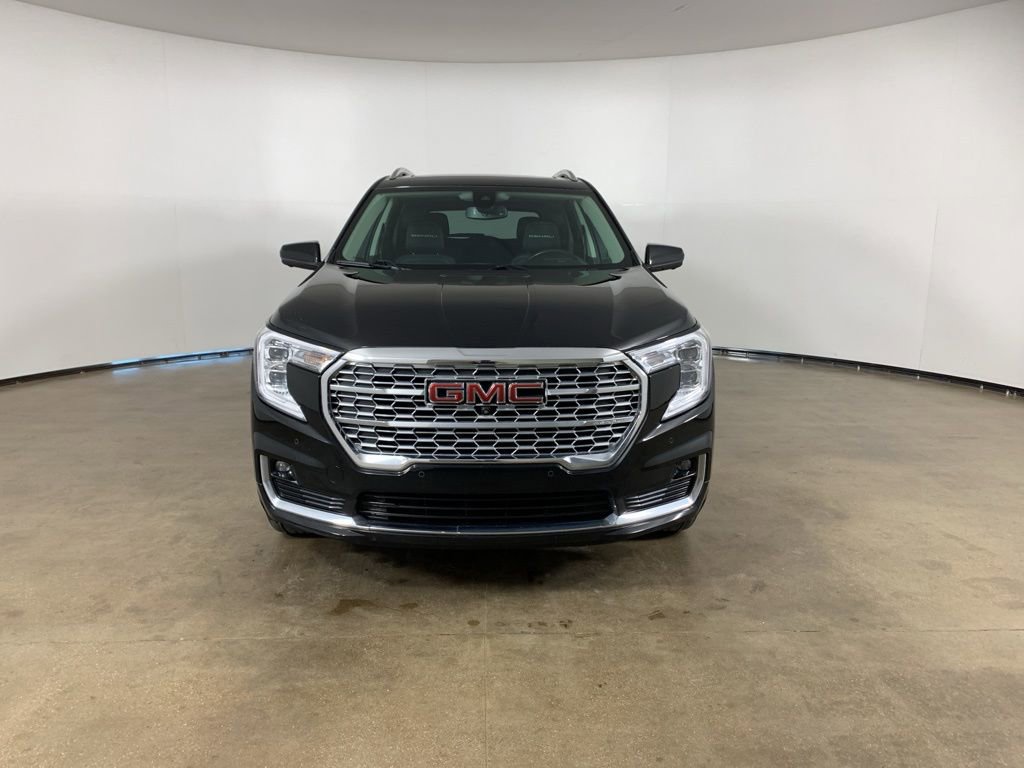 Used 2022 GMC Terrain Denali w/ Black Diamond Edition image 3