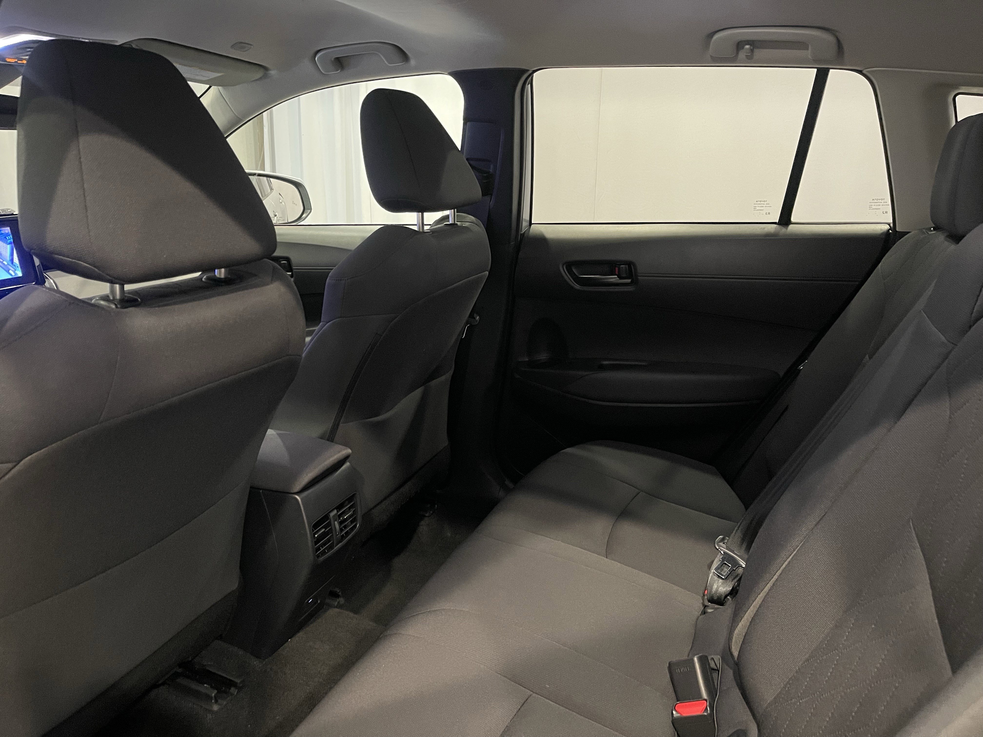 Used 2023 Toyota Corolla Cross LE AWD/4WD image 23