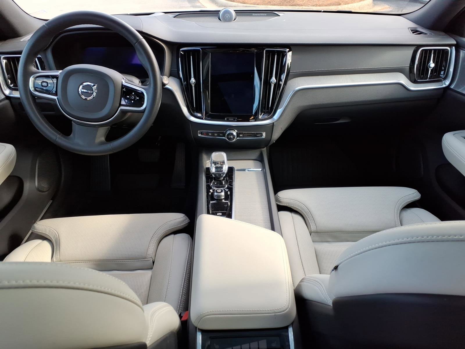 Used 2024 Volvo V60 B5 Cross Country Ultimate image 12