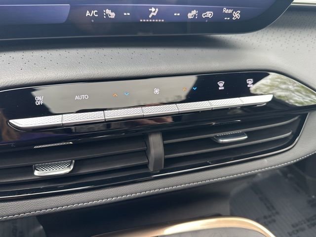 Used 2025 Buick Enclave Avenir AWD/4WD image 29