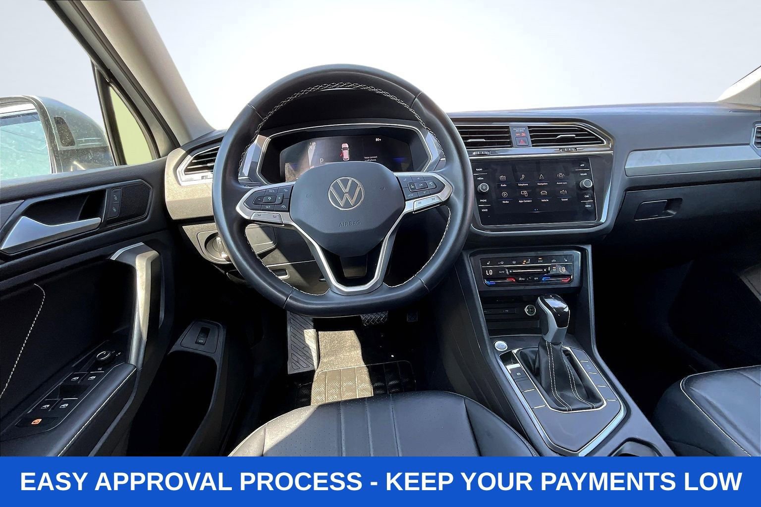Used 2024 Volkswagen Tiguan SE image 10