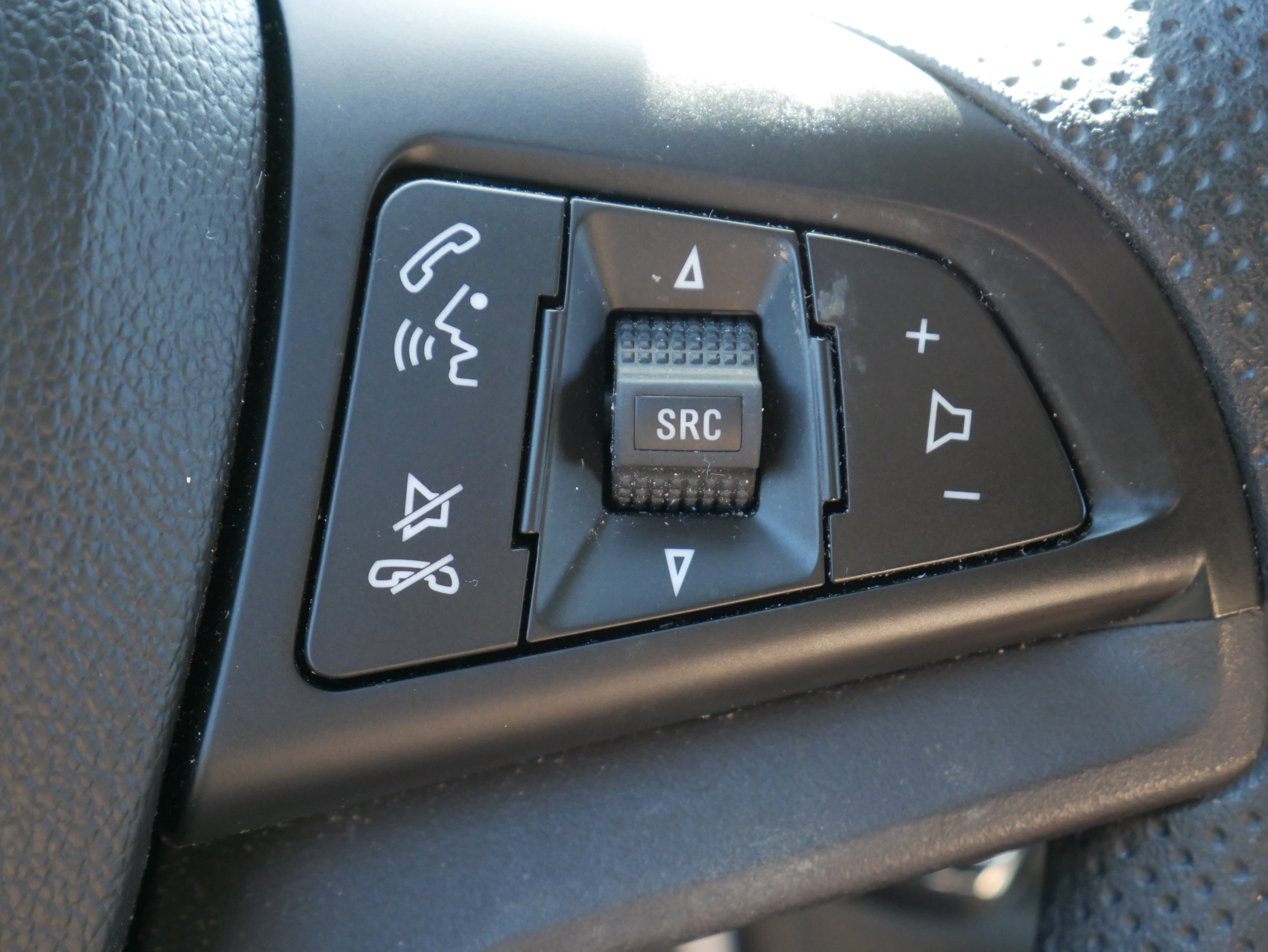 Used 2022 Chevrolet Trax LS w/ Tint and Cruise Package image 23