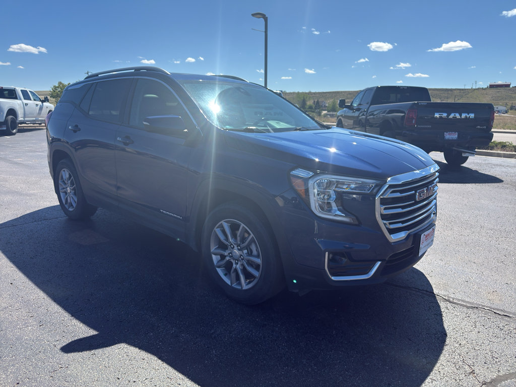 Used 2022 GMC Terrain SLT AWD/4WD image 3