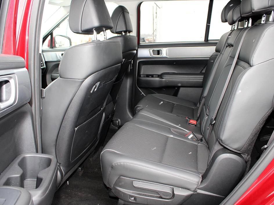 Used 2025 Hyundai Santa Fe SEL FWD image 31