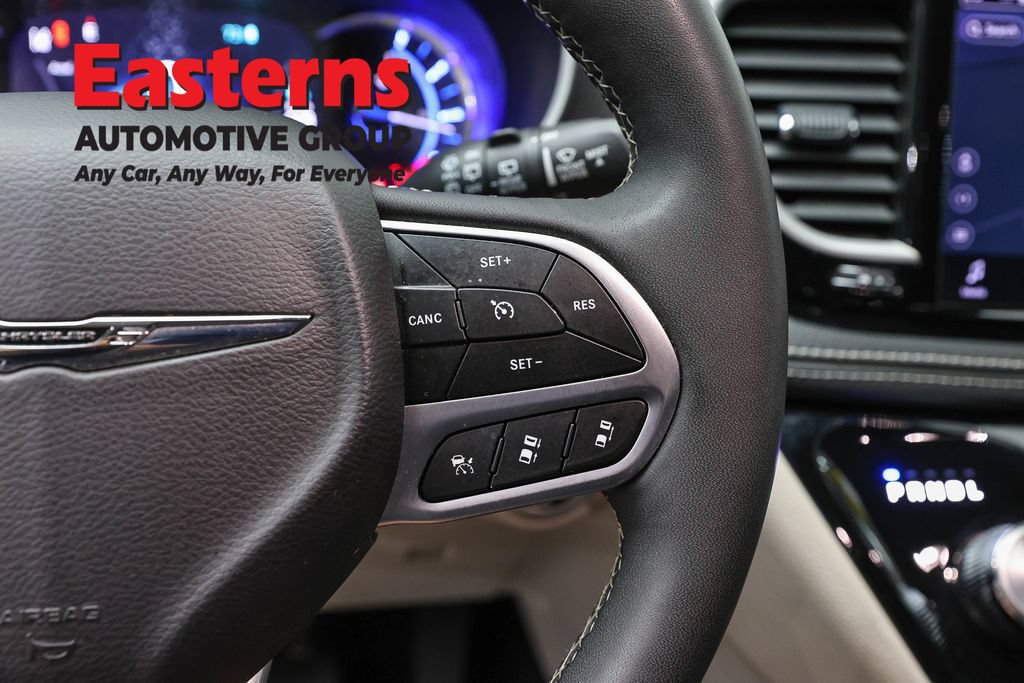 Used 2024 Chrysler Pacifica Limited FWD image 16