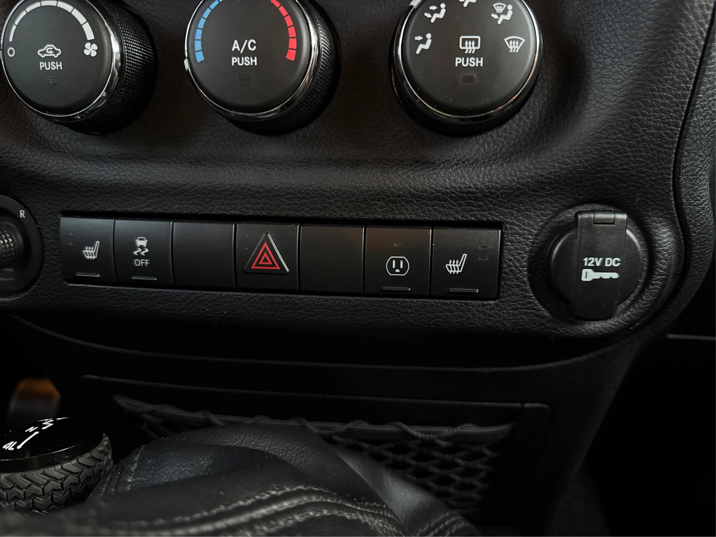 Used 2017 Jeep Wrangler Unlimited Rubicon w/ Connectivity Group image 25