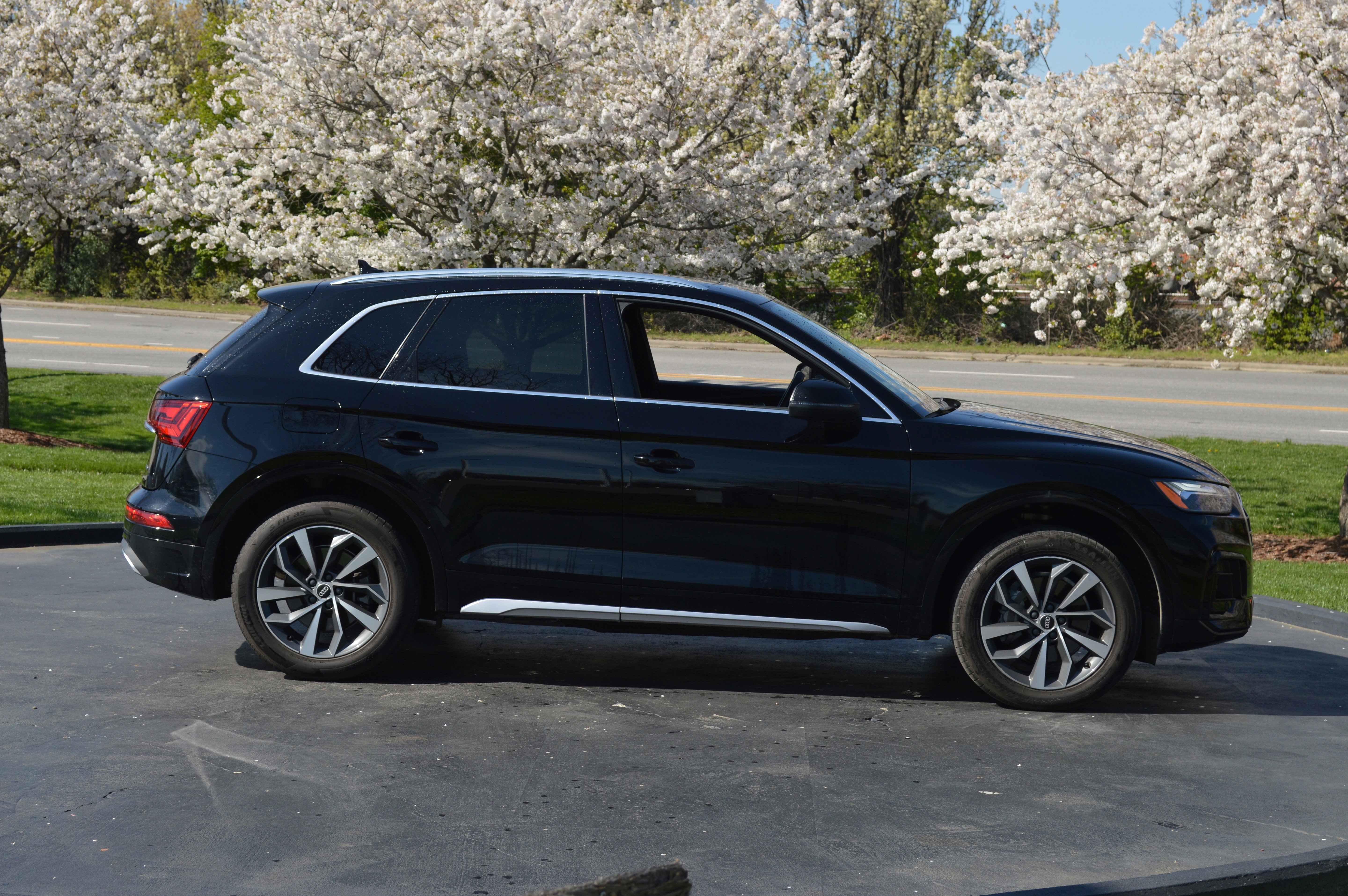 Used 2021 Audi Q5 Premium Plus w/ Premium Plus Package image 12