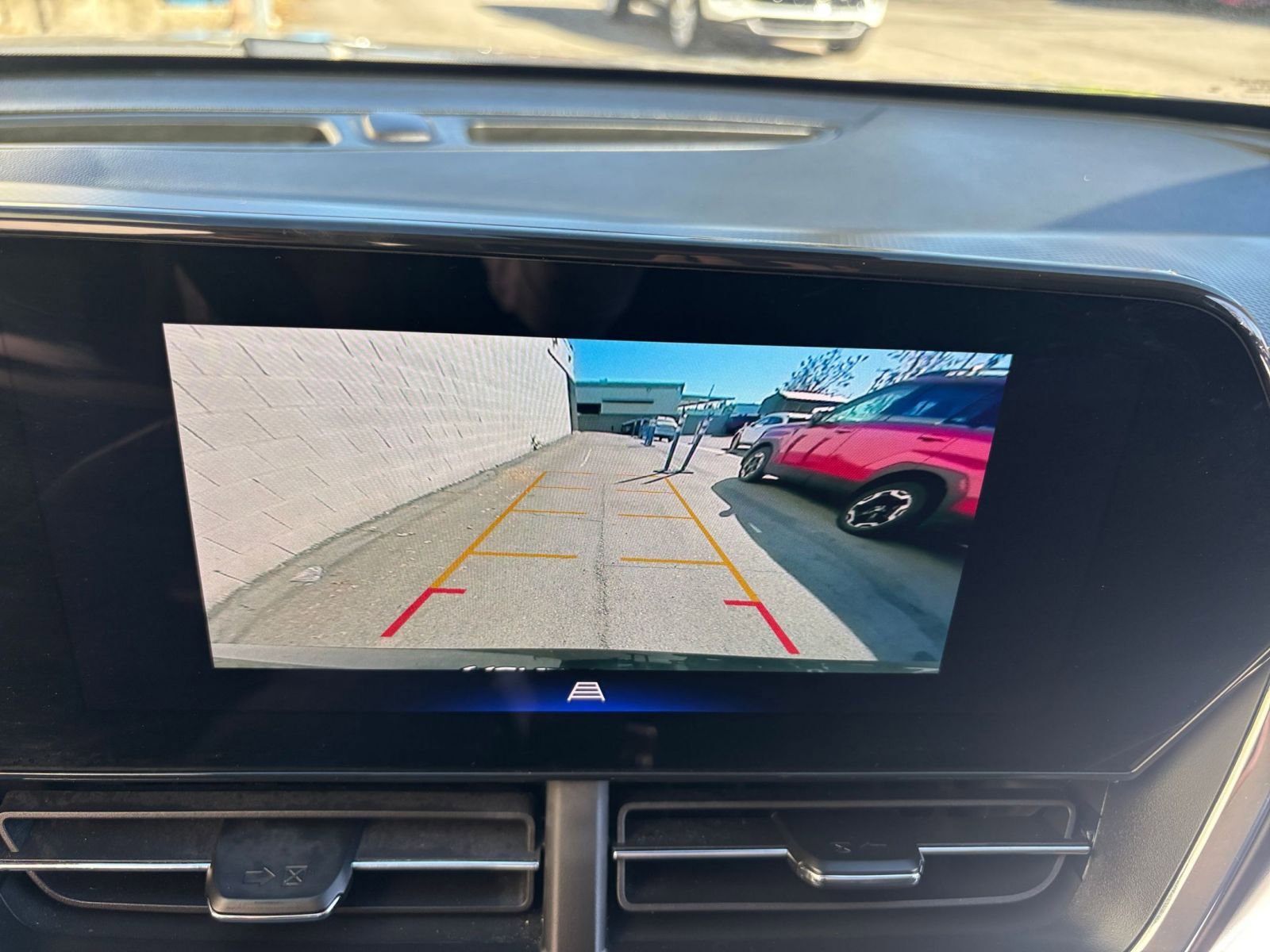 Used 2025 Chevrolet Trax LT image 17