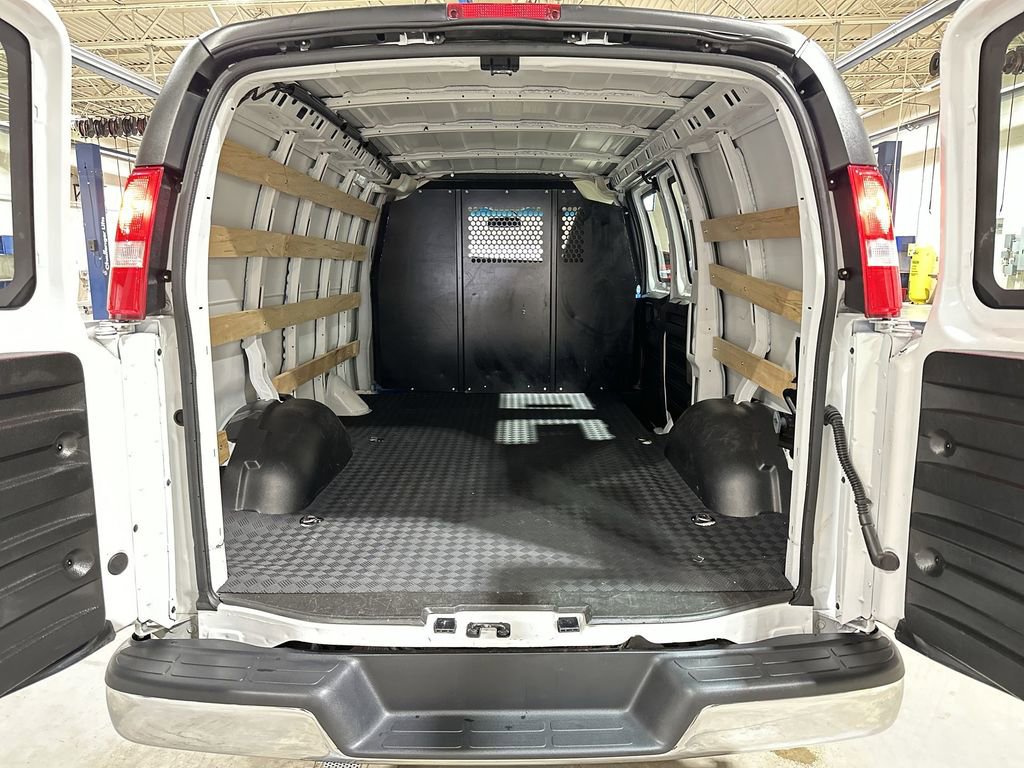 Used 2024 GMC Savana 2500 w/ Driver Convenience Package image 19