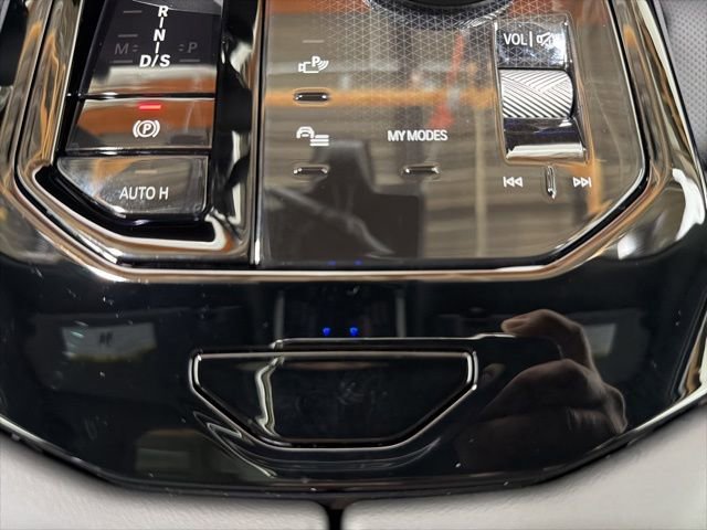 Used 2024 BMW 530i xDrive w/ Premium Package image 40