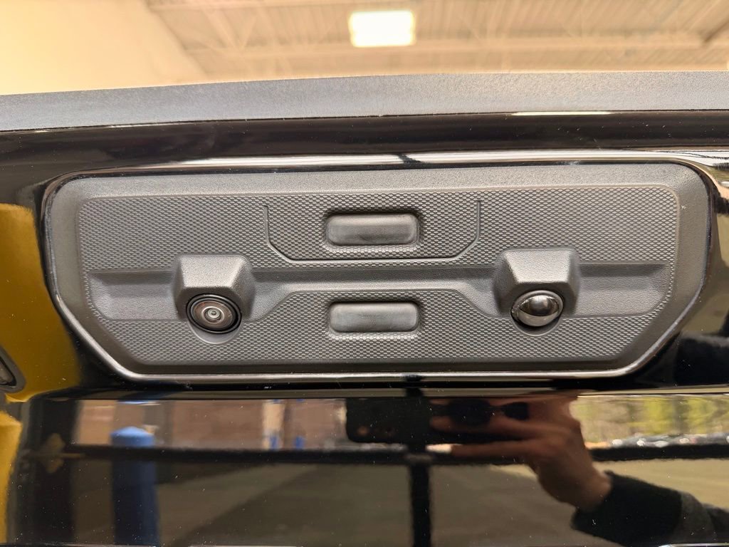 Used 2023 GMC Sierra 1500 AT4 w/ AT4 Preferred Package image 7