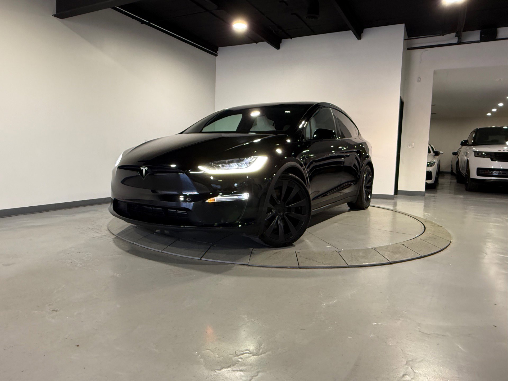 Used 2022 Tesla Model X Plaid image 4