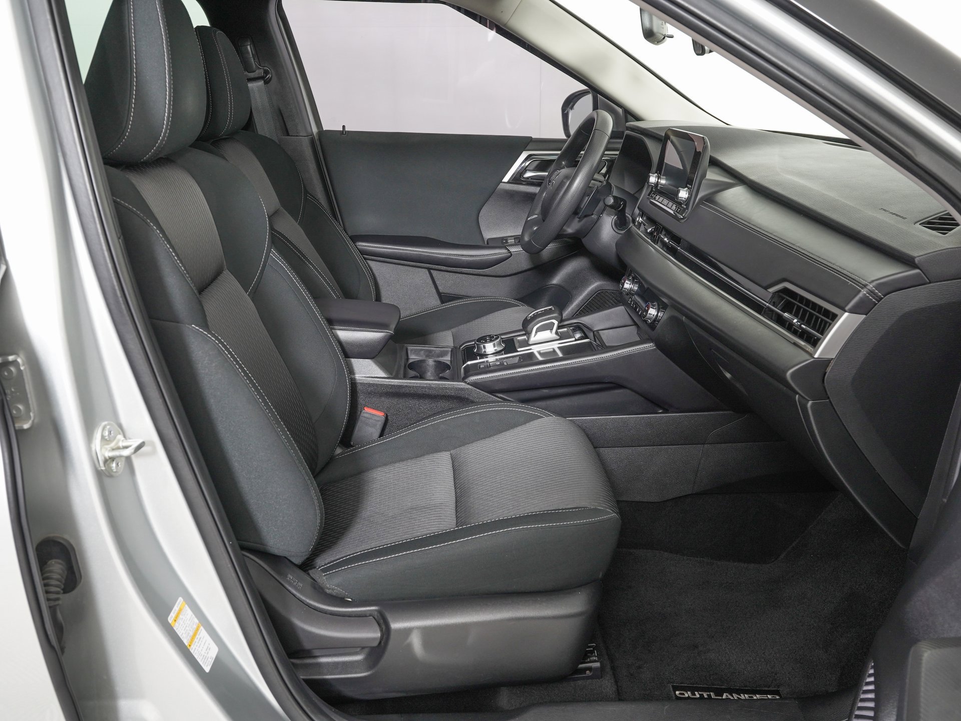 Used 2022 Mitsubishi Outlander ES image 9