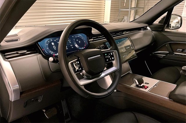 Certified 2025 Land Rover Range Rover SE image 24