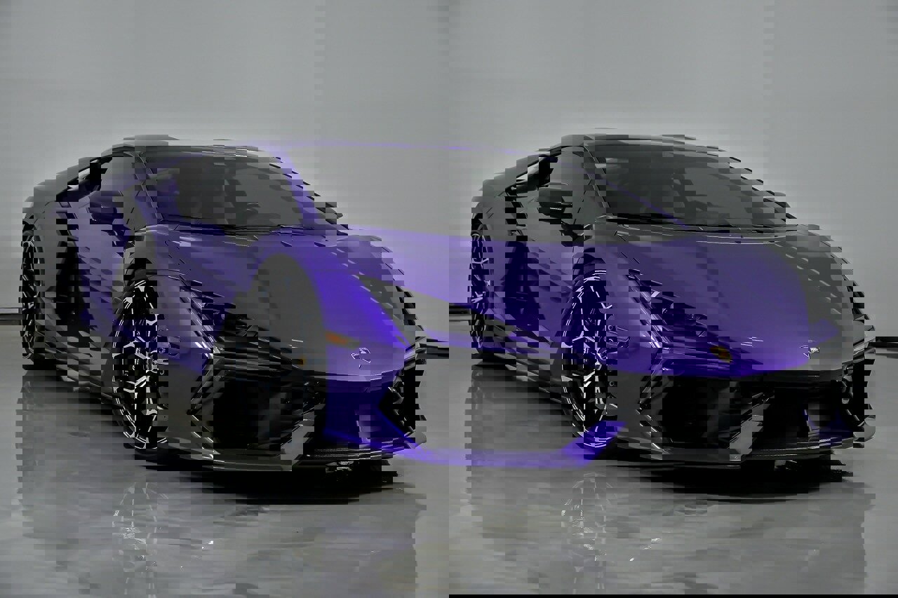 Used 2024 Lamborghini Revuelto image 2