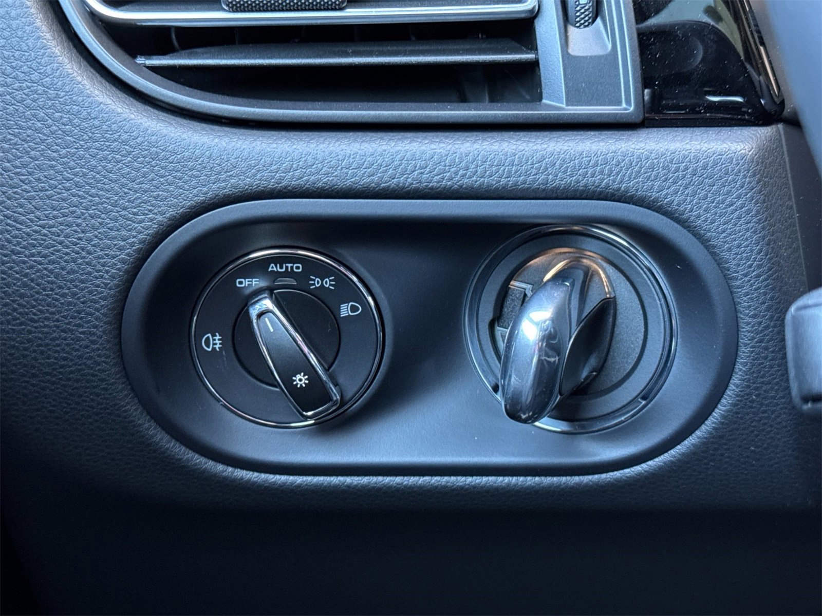 New 2026 Porsche Macan image 29