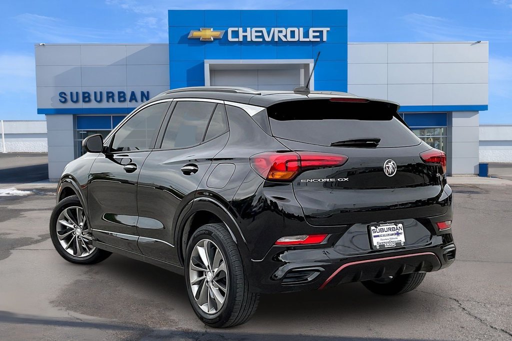 Used 2022 Buick Encore GX Select w/ Sport Touring Package FWD image 3
