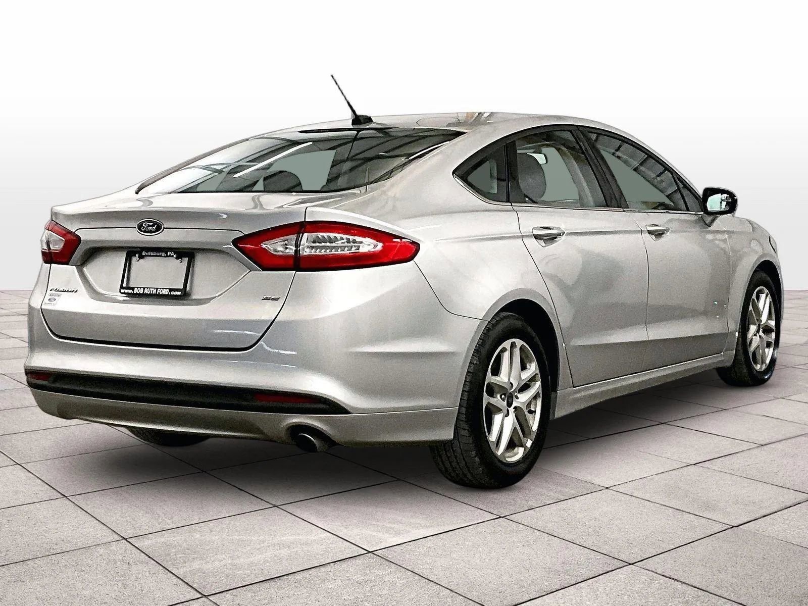 Used 2016 Ford Fusion SE FWD image 11
