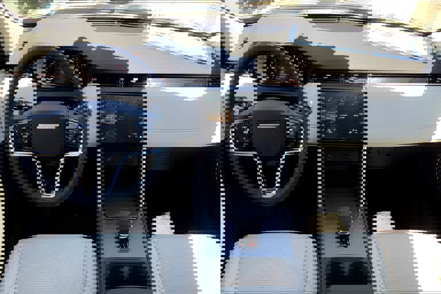 Used 2025 Land Rover Discovery Sport S image 5