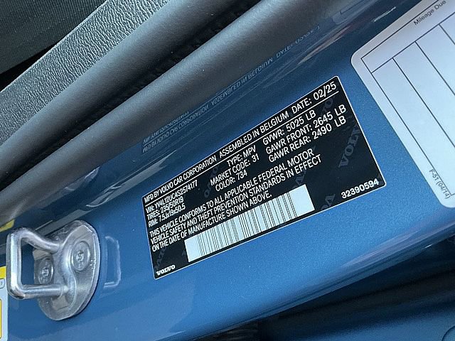 Used 2025 Volvo XC40 B5 Plus image 30