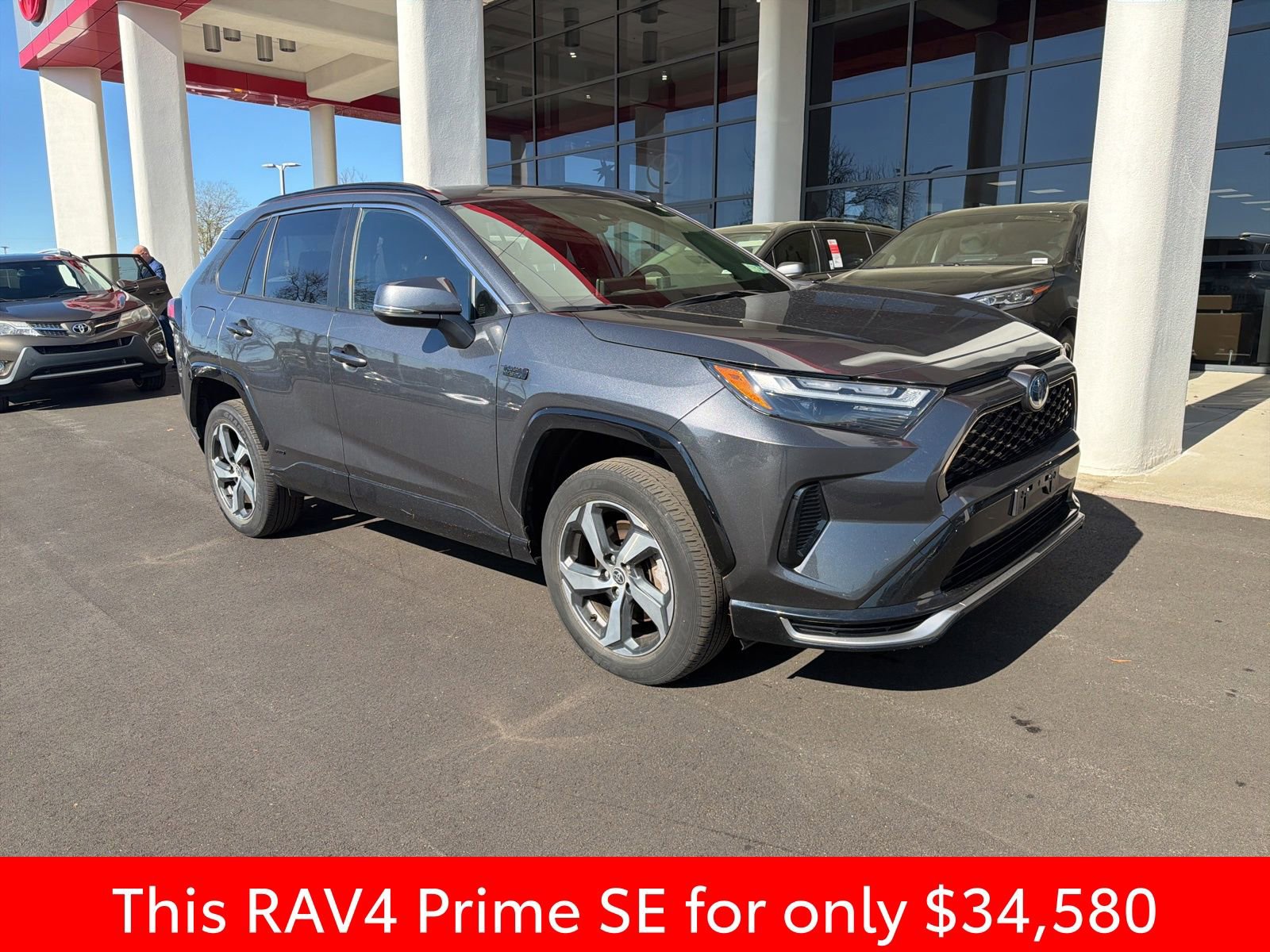 Used 2023 Toyota RAV4 SE w/ Weather & Moonroof Package image 5