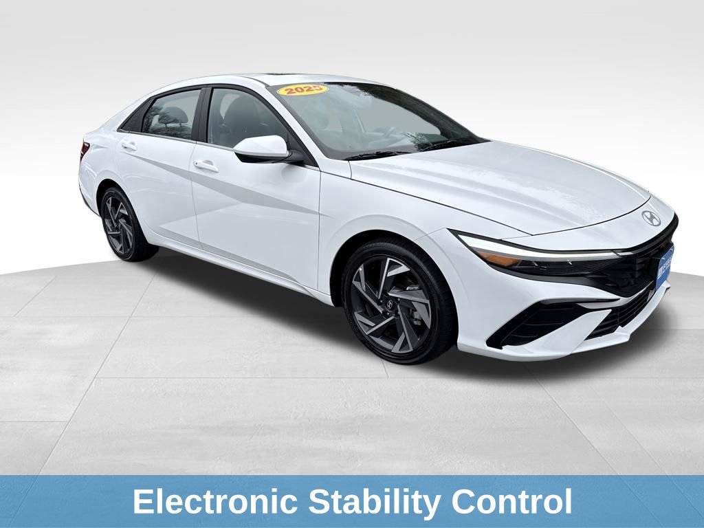 Used 2025 Hyundai Elantra SEL image 10