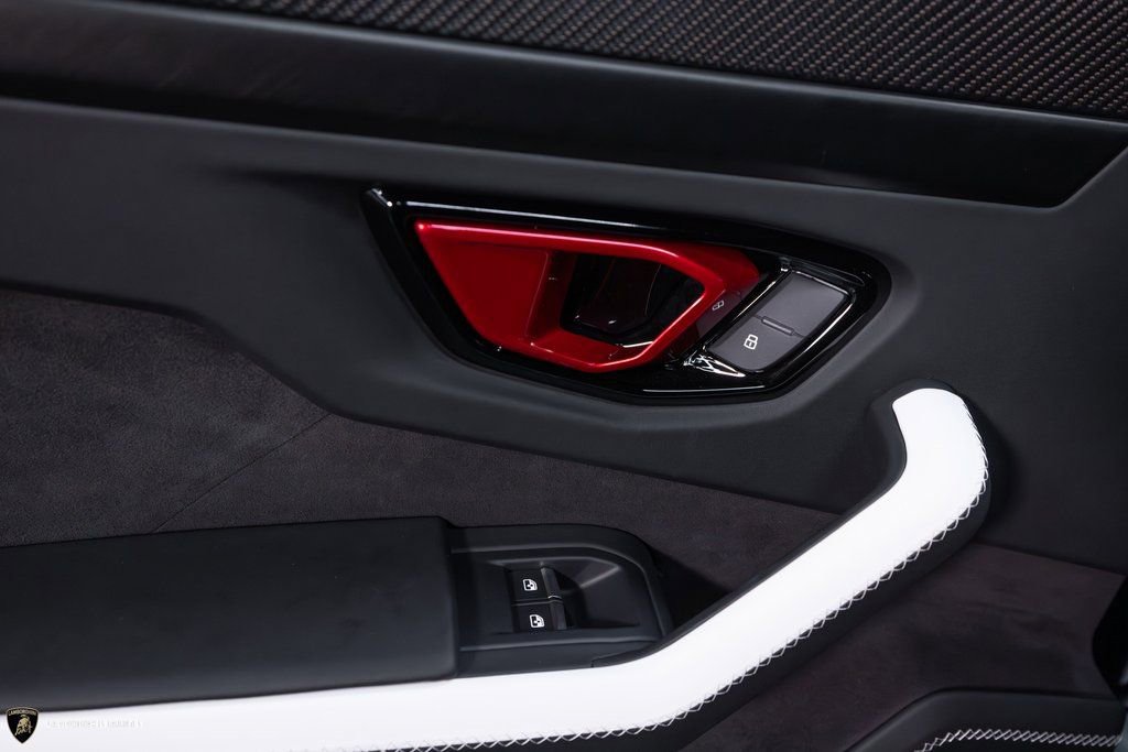 Used 2025 Lamborghini Urus Performante AWD/4WD image 39