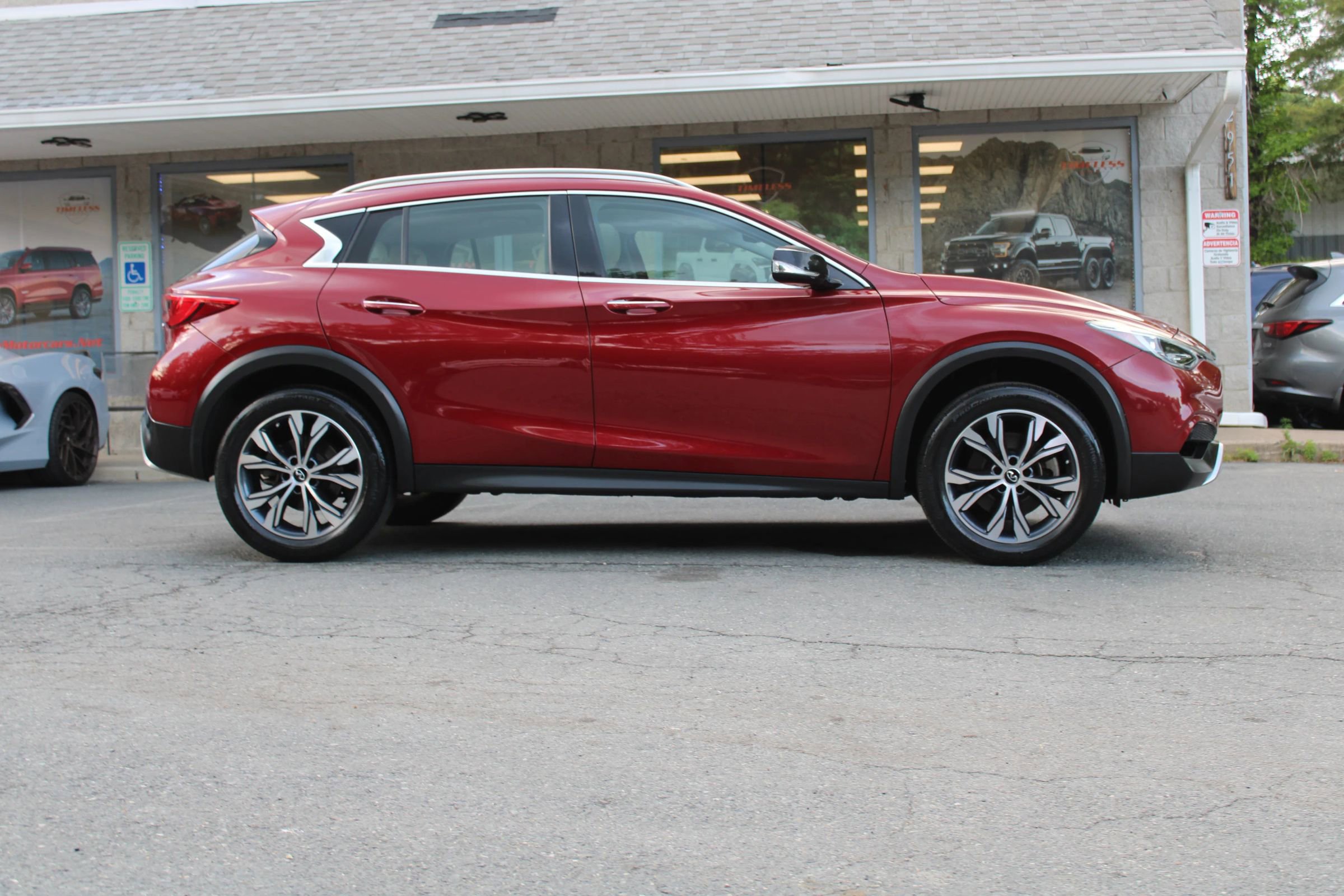 Used 2017 INFINITI QX30 Premium w/ Navigation Package AWD/4WD image 19