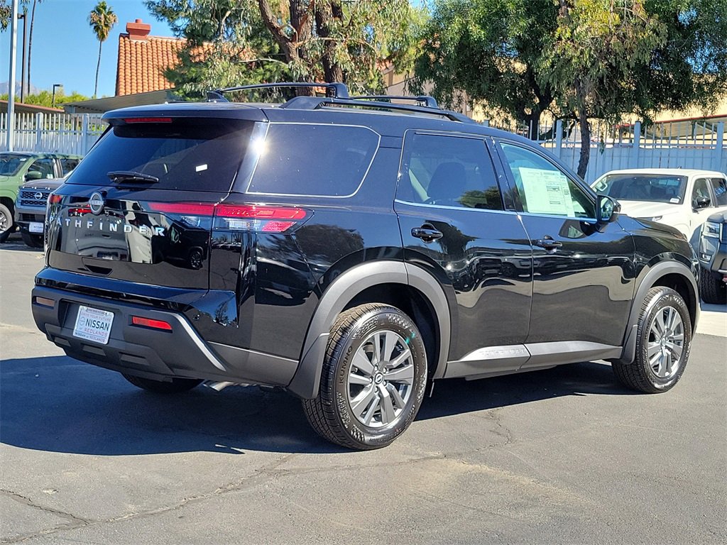 New 2025 Nissan Pathfinder SV image 2