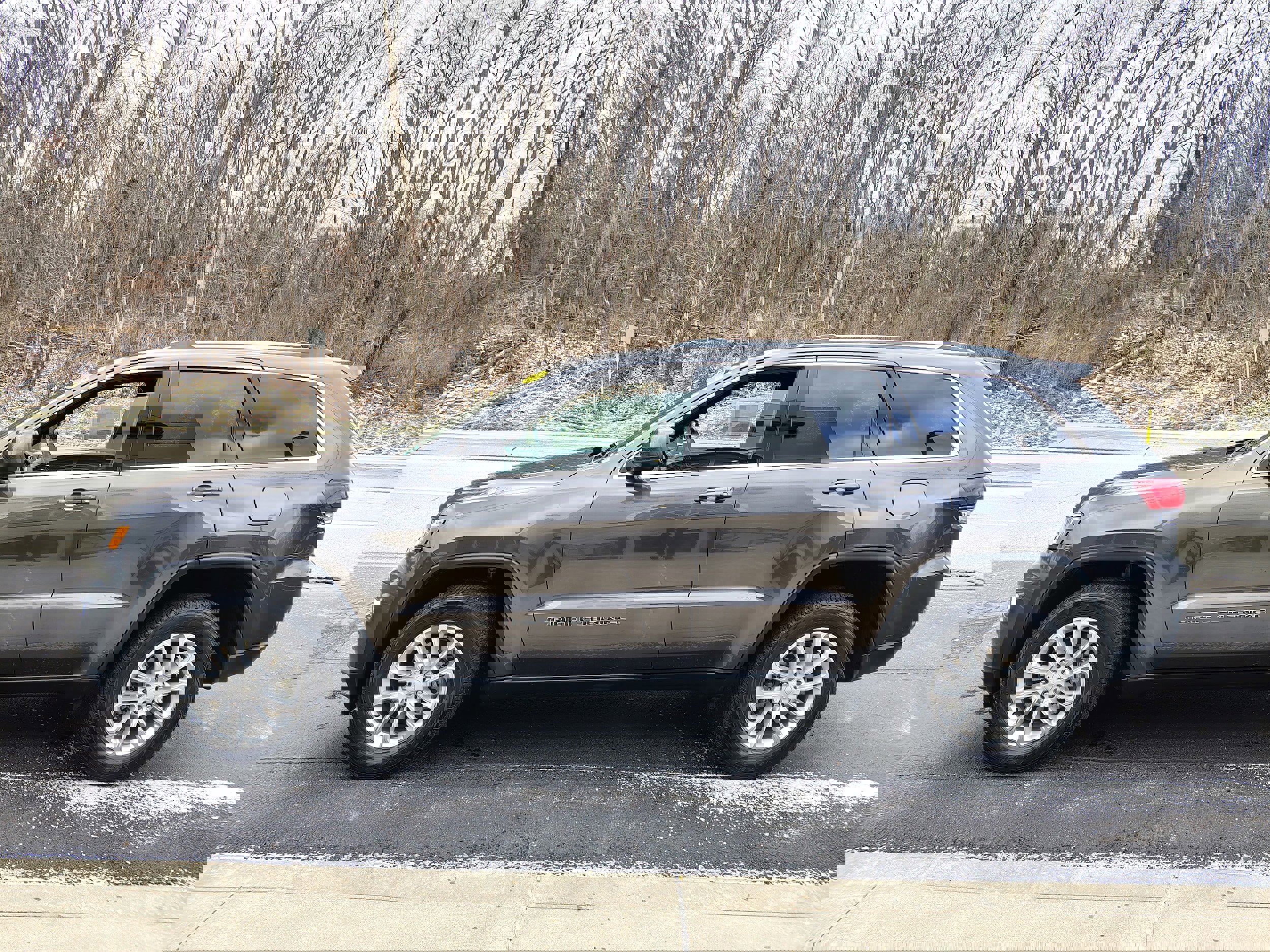 Certified 2021 Jeep Grand Cherokee Laredo image 4