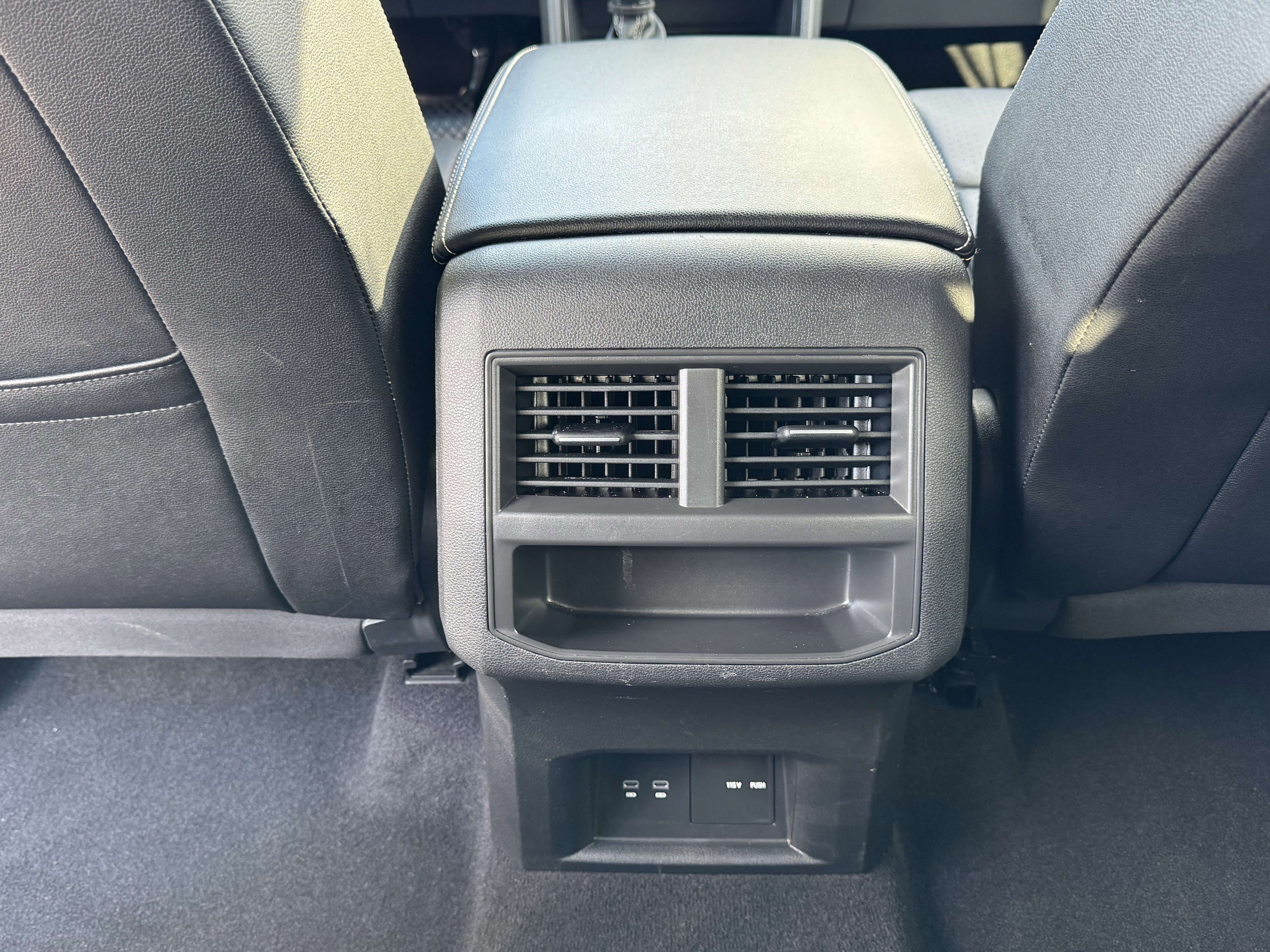 Certified 2023 Volkswagen Atlas Cross Sport SE w/ Black Wheel Package image 33