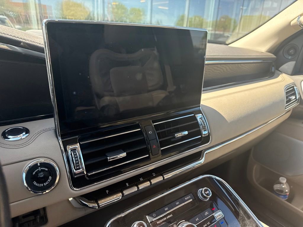 Used 2023 Lincoln Navigator L Reserve AWD/4WD image 11