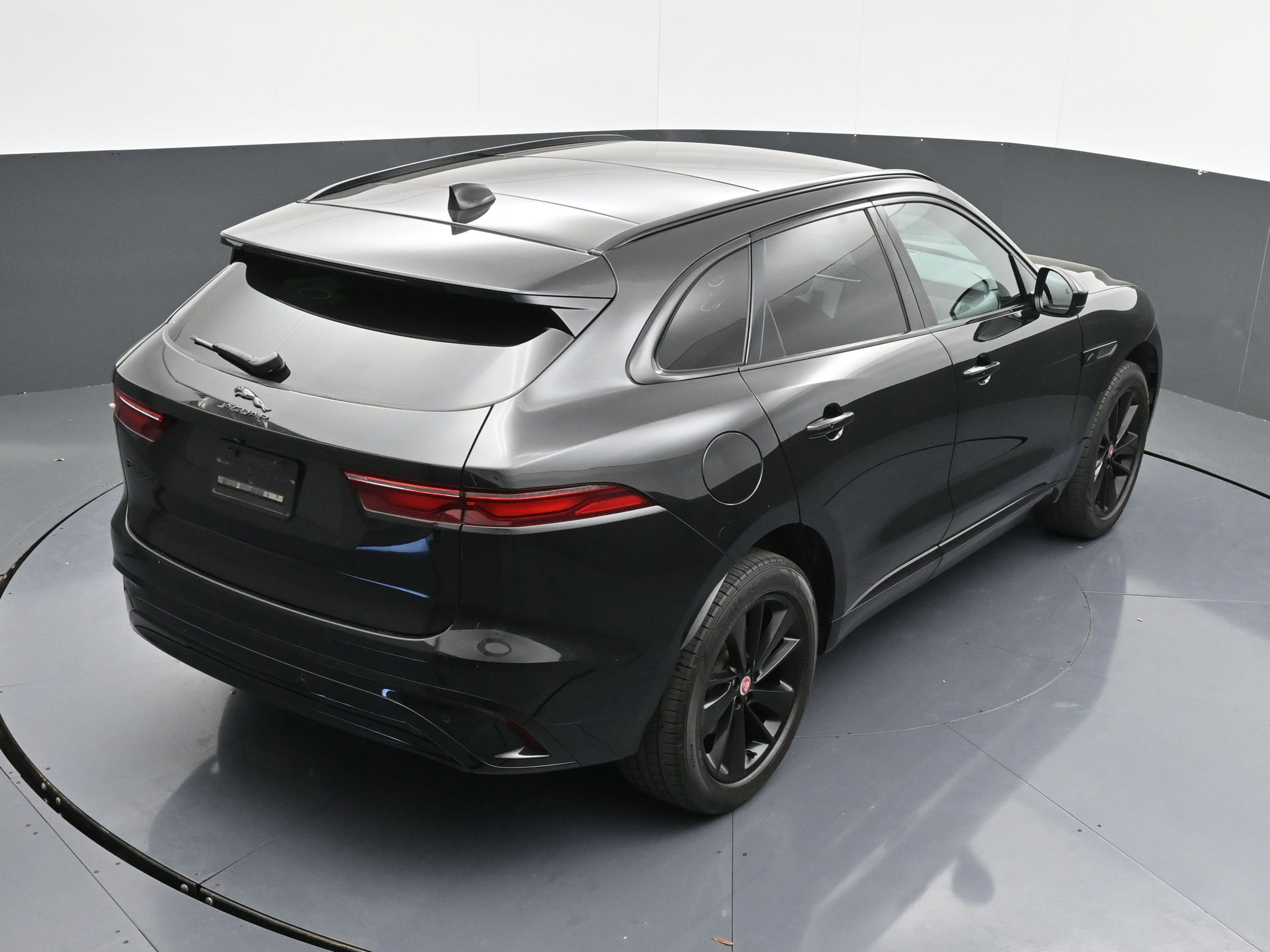 Used 2022 Jaguar F-PACE S image 40