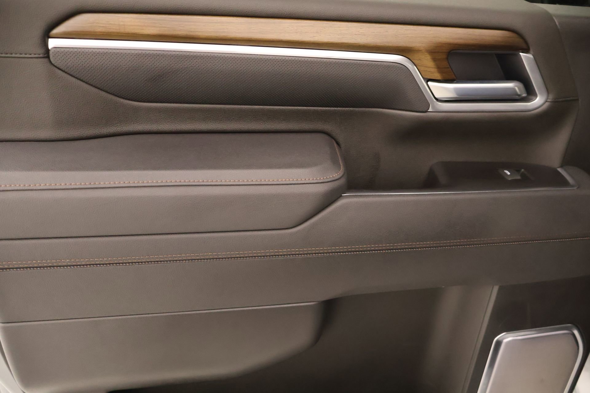 Used 2025 Chevrolet Silverado 2500 High Country w/ High Country Premium Package AWD/4WD image 17