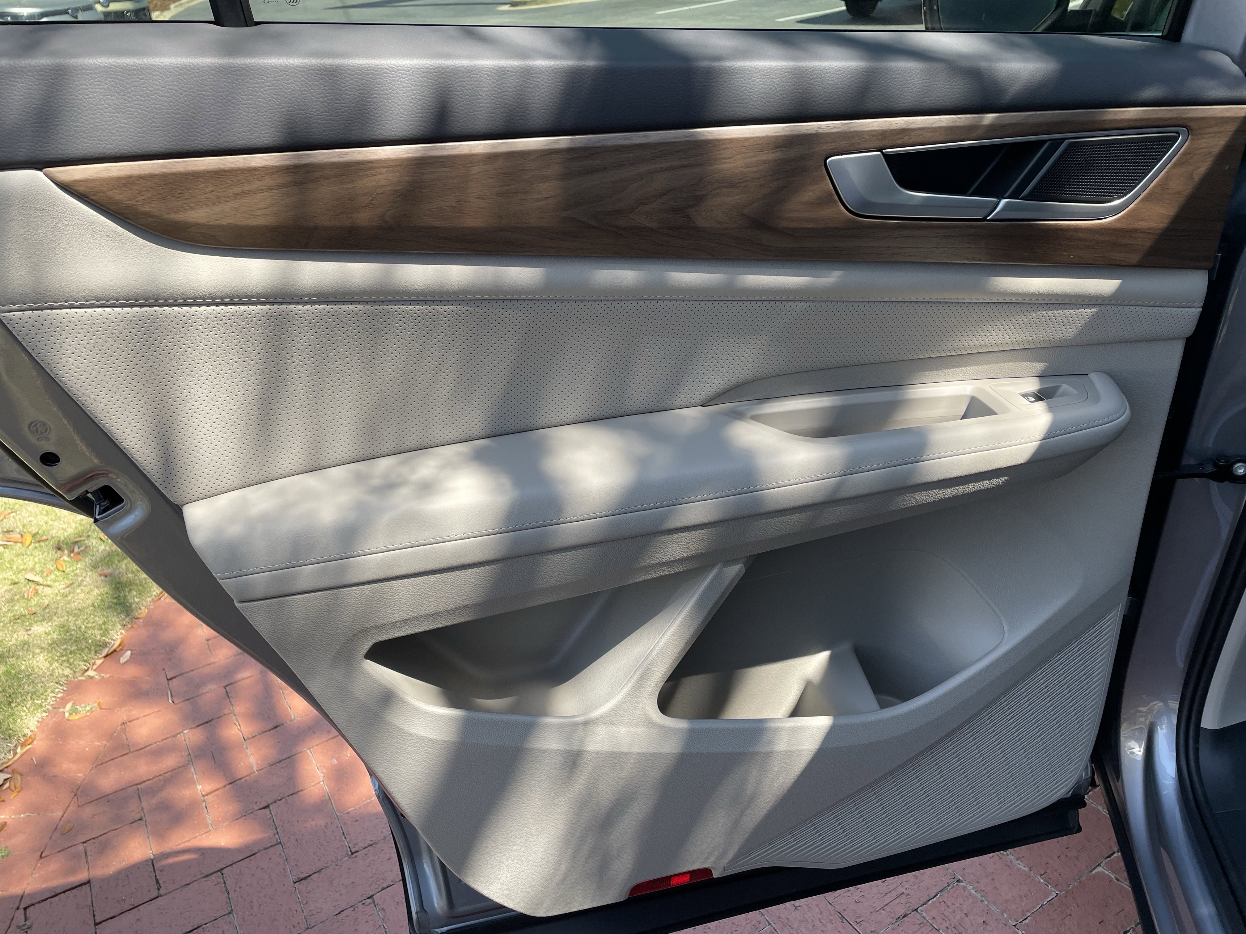 New 2026 Volkswagen Atlas SE image 10