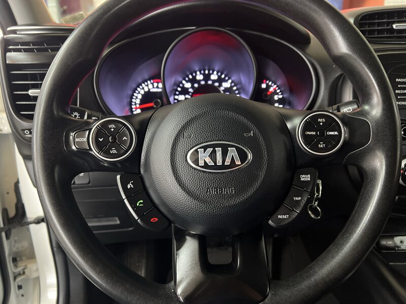 Used 2019 Kia Soul FWD image 29