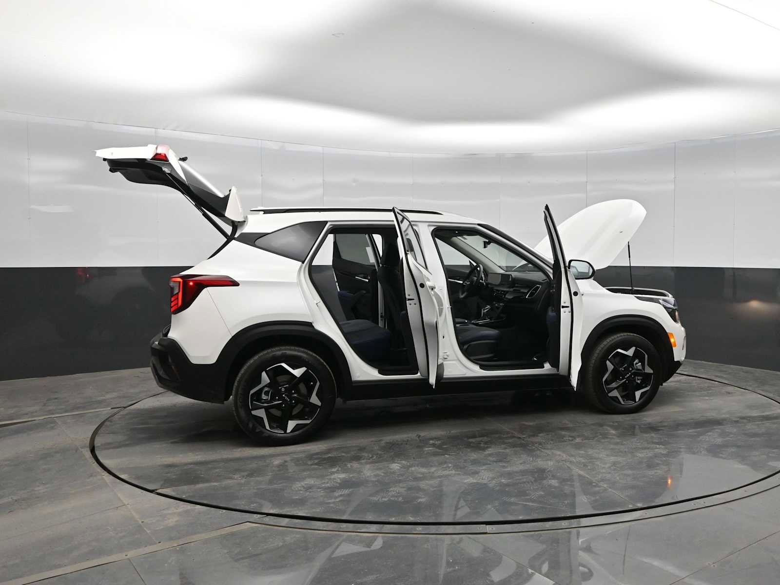 Used 2025 Kia Seltos S image 40