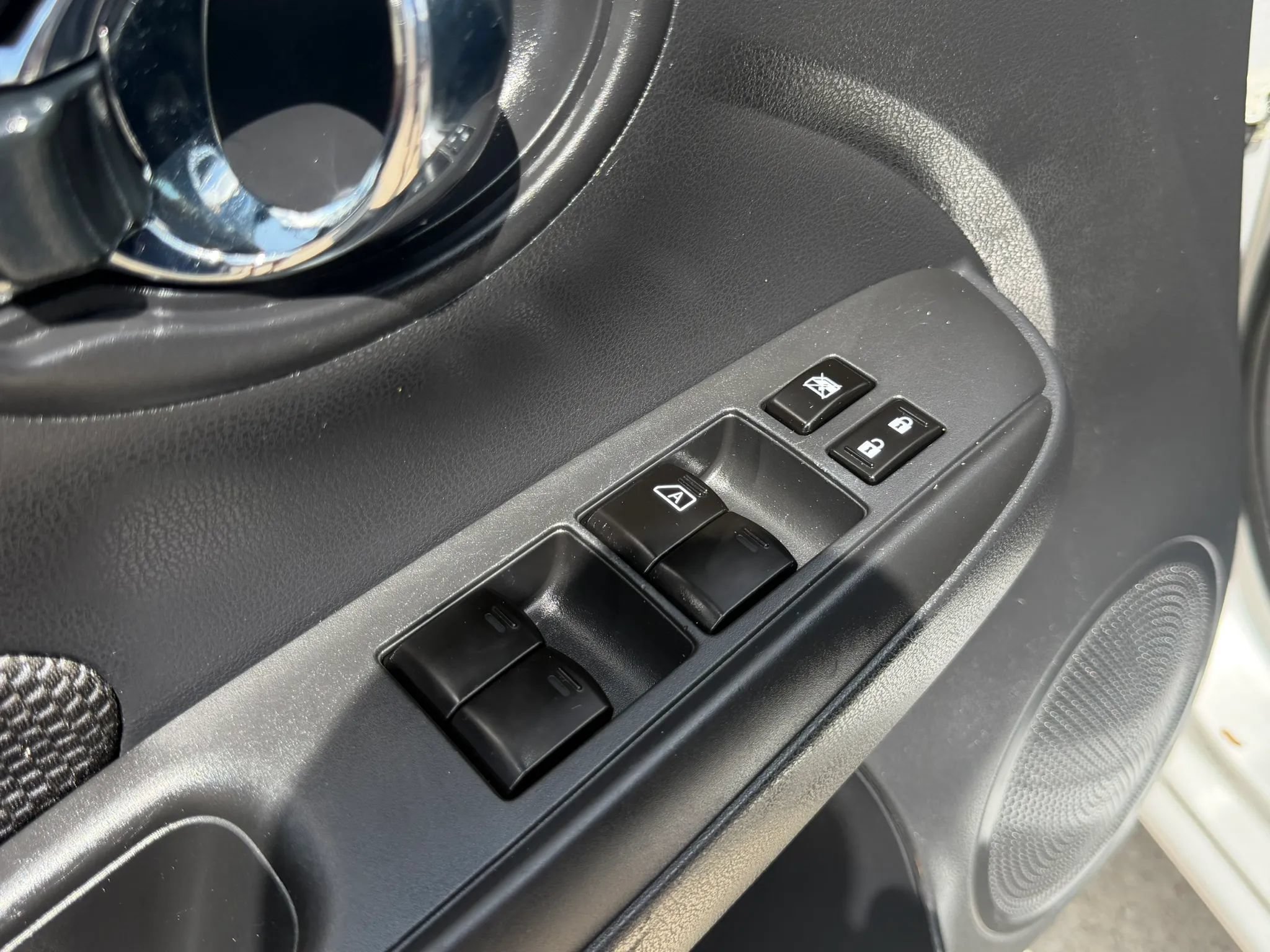 Used 2018 Nissan Versa SV FWD image 13
